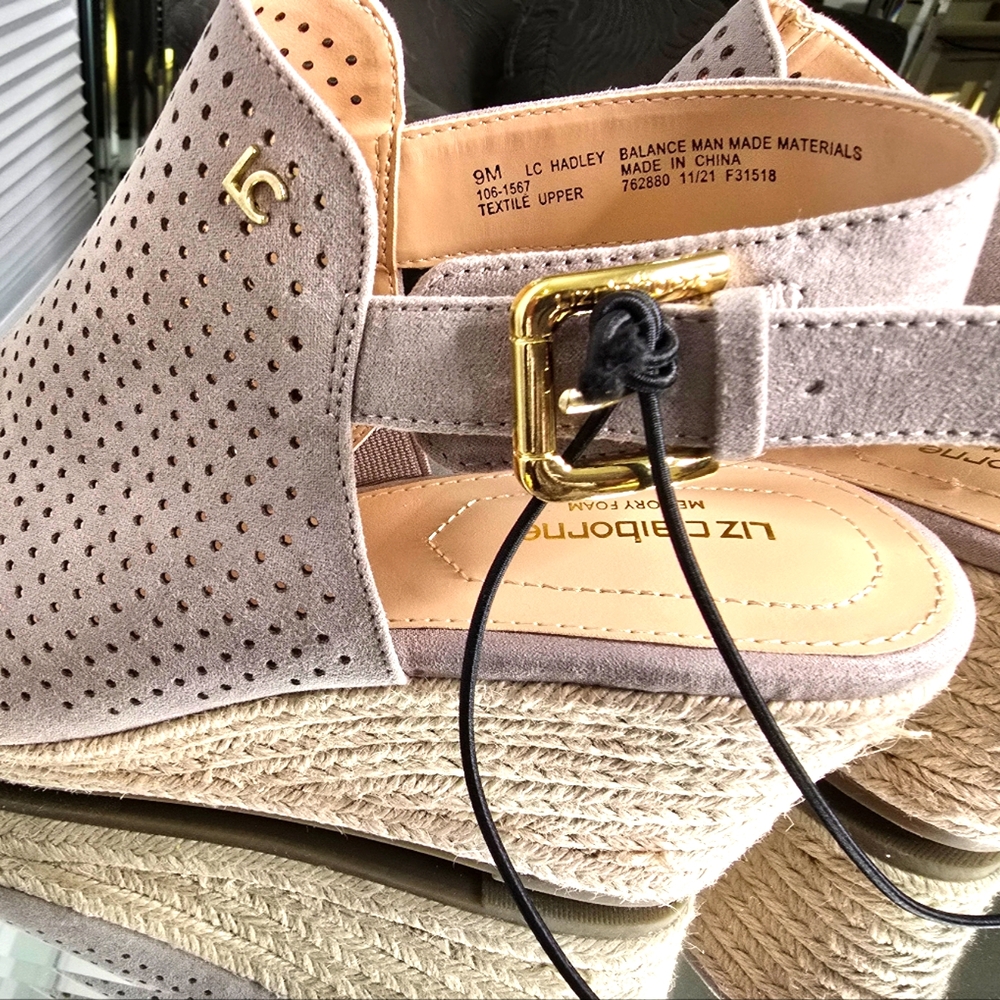 Liz Claiborne  NWT Taupe Hadley Koala  Memory Foam Wedge size 9M